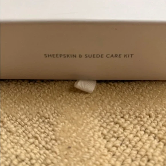 UGG Sheepskin & Suede Care Kit in White Box - Picture 2 of 3